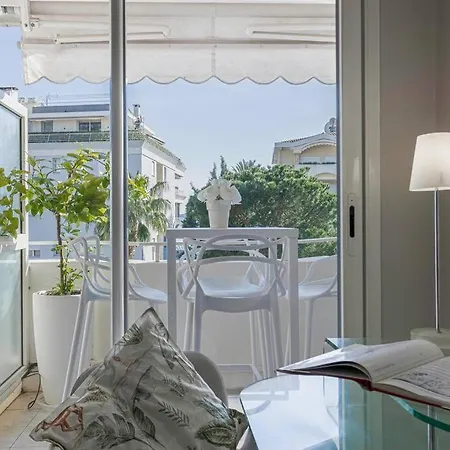 Apartmán Le Bleuet Medicis & Sea View & 50m Plage & Clim & Piscine *