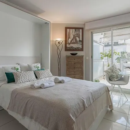 Le Bleuet Medicis & Sea View & 50m Plage & Clim & Piscine Apartmán *