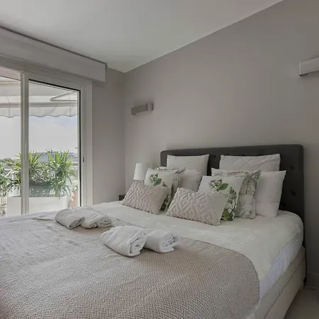Apartmán Le Bleuet Medicis & Sea View & 50m Plage & Clim & Piscine *
